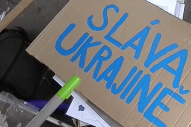 Нет военным трубам: в Праге митинговали против российских песен и плясок. Видеофакт