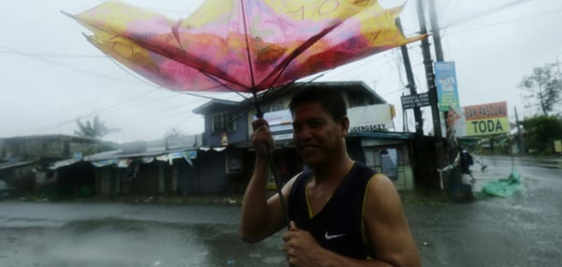 Тайфун на Філіппінах: зруйновані будинки, евакуйовані 10 тис. осіб - фото і відео стихії