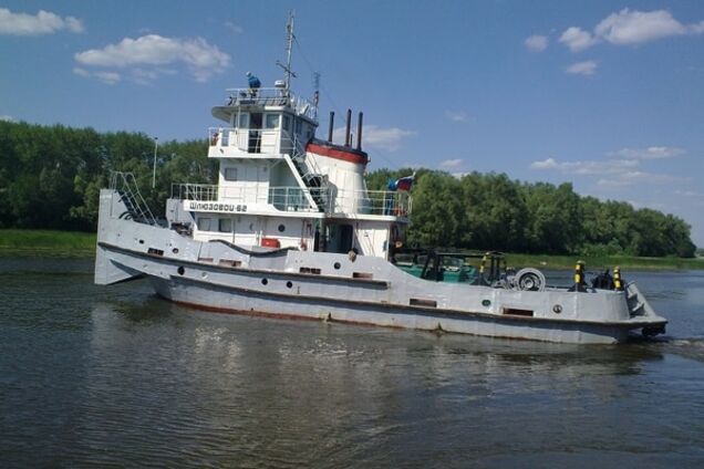 На буксирном теплоходе под Киевом произошел взрыв: есть погибший