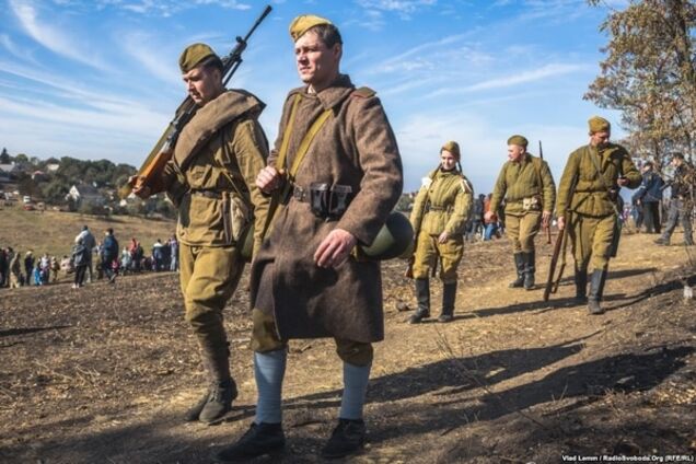 Козаки, нацисти і техніка: під Дніпропетровськом реконструювали битву за Дніпро. Опубліковані фото