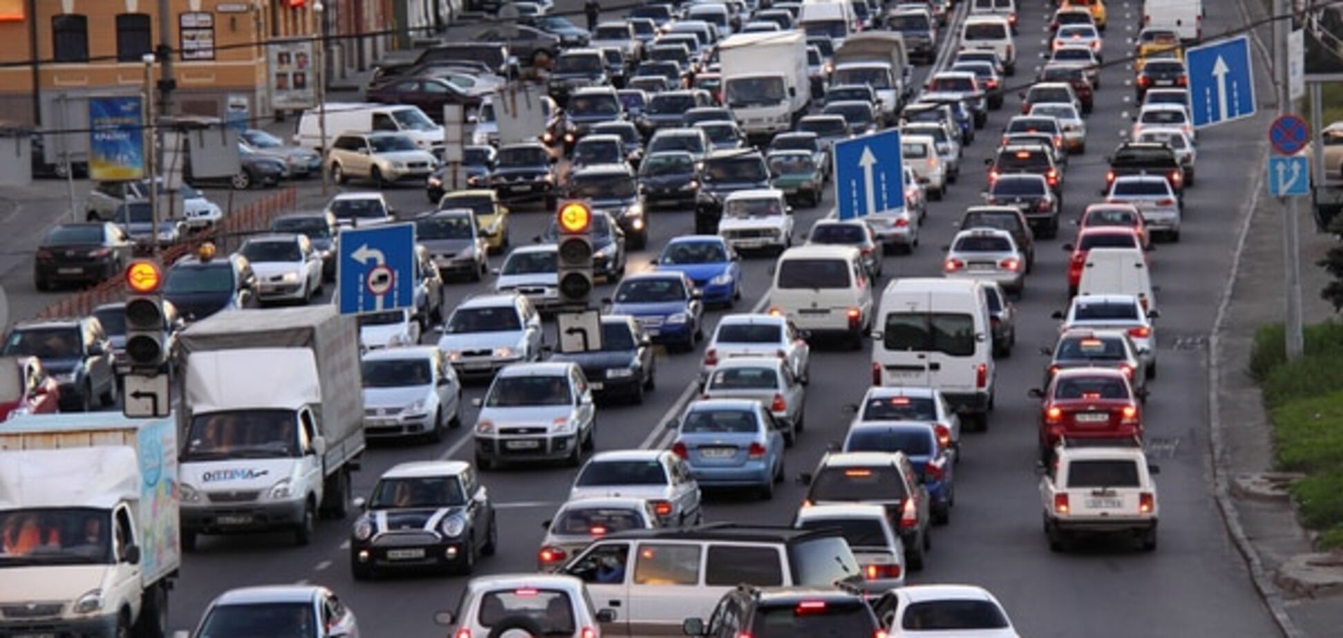 Найбільший затор тижня в Києві розтягнувся на сім вулиць і 14 км