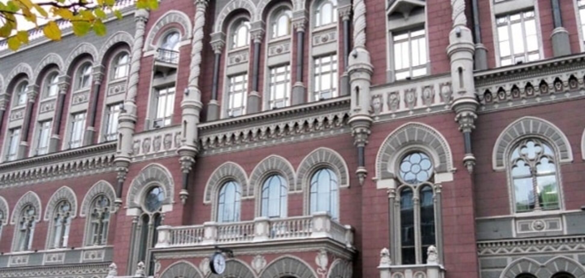 Курс от НБУ: доллар и евро в Украине значительно подешевели