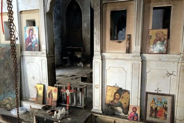 Сирийская Аль-Каида разорила древние монастыри: иконами разжигают костры