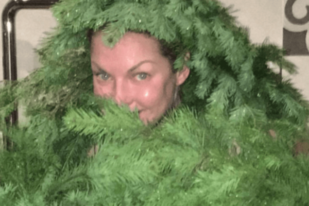 Оголена Волочкова попаритися в лазні з ялинкою: нарешті, мене нормально одягли