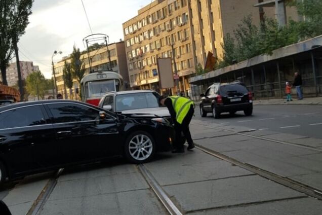 Авария парализовала движение трамваев в Киеве: фотофакт