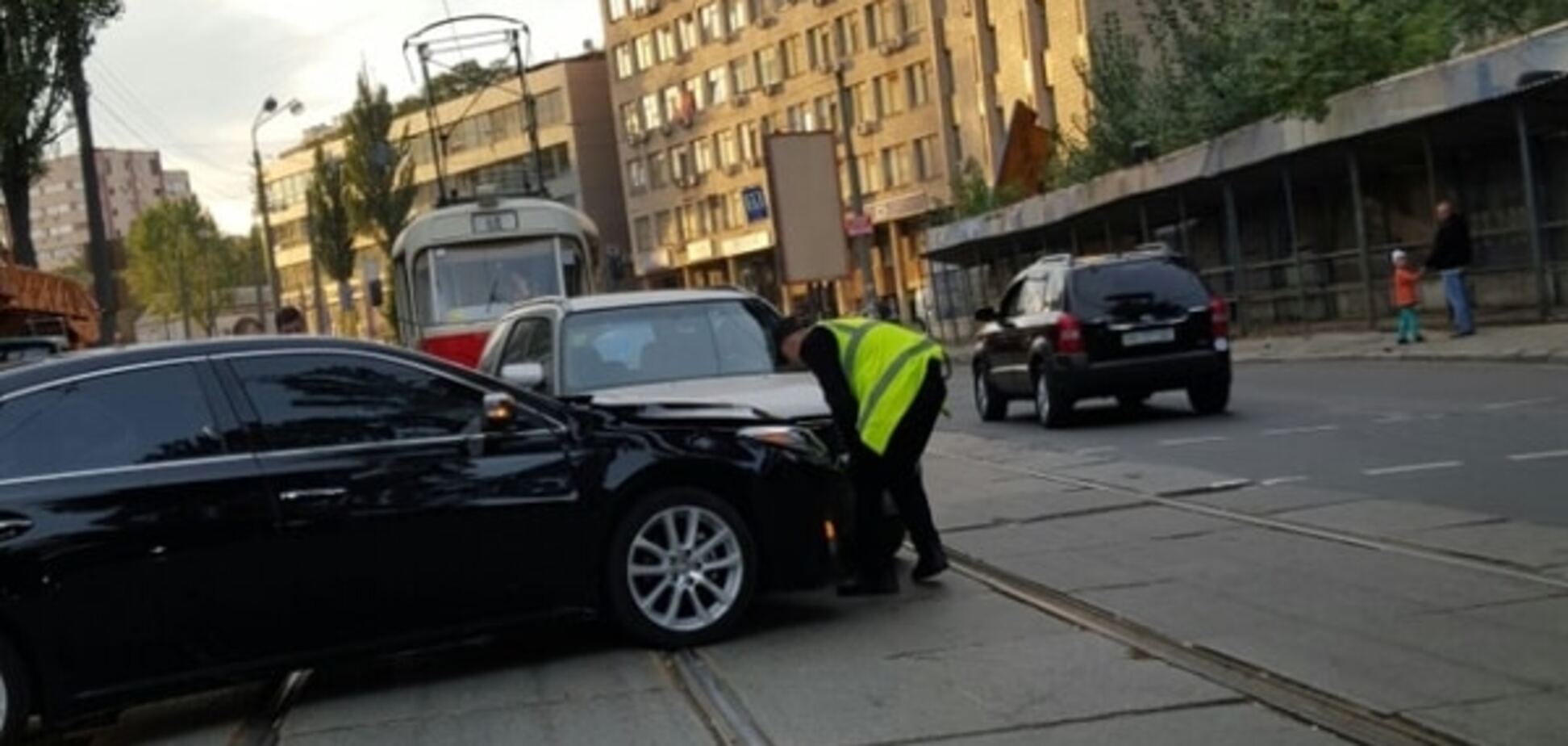 Авария парализовала движение трамваев в Киеве: фотофакт