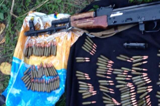 Во Львове задержали 'торгашей', продававших автомат Калашникова