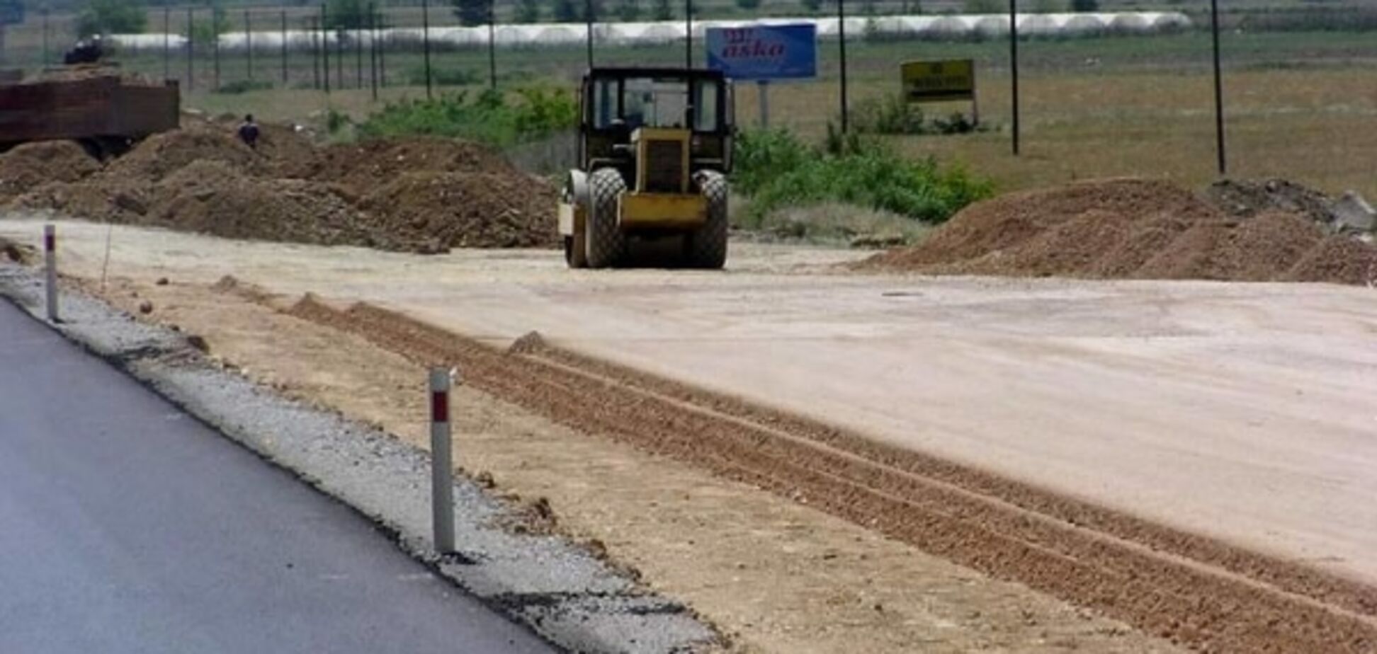 Таможня заработала на ремонт дорог в четырех областях Украины