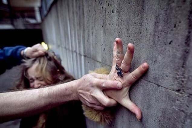 Попытка изнасилования пенсионерки в Киеве закончилась дракой