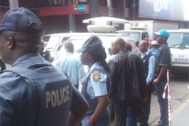 Стрельба в торговом центре Йоханнесбурга: охранник 'увидел' пистолет