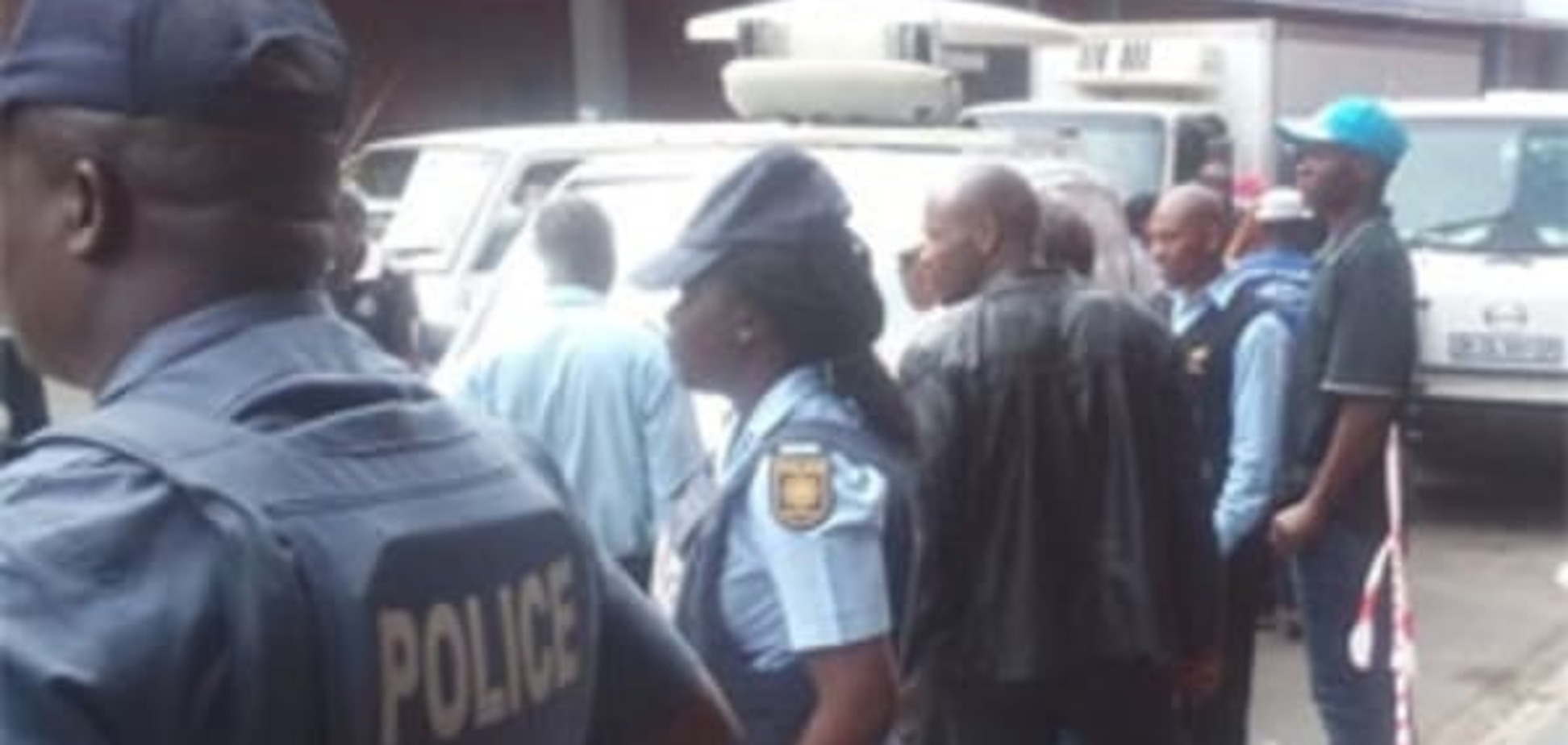 Стрельба в торговом центре Йоханнесбурга: охранник 'увидел' пистолет