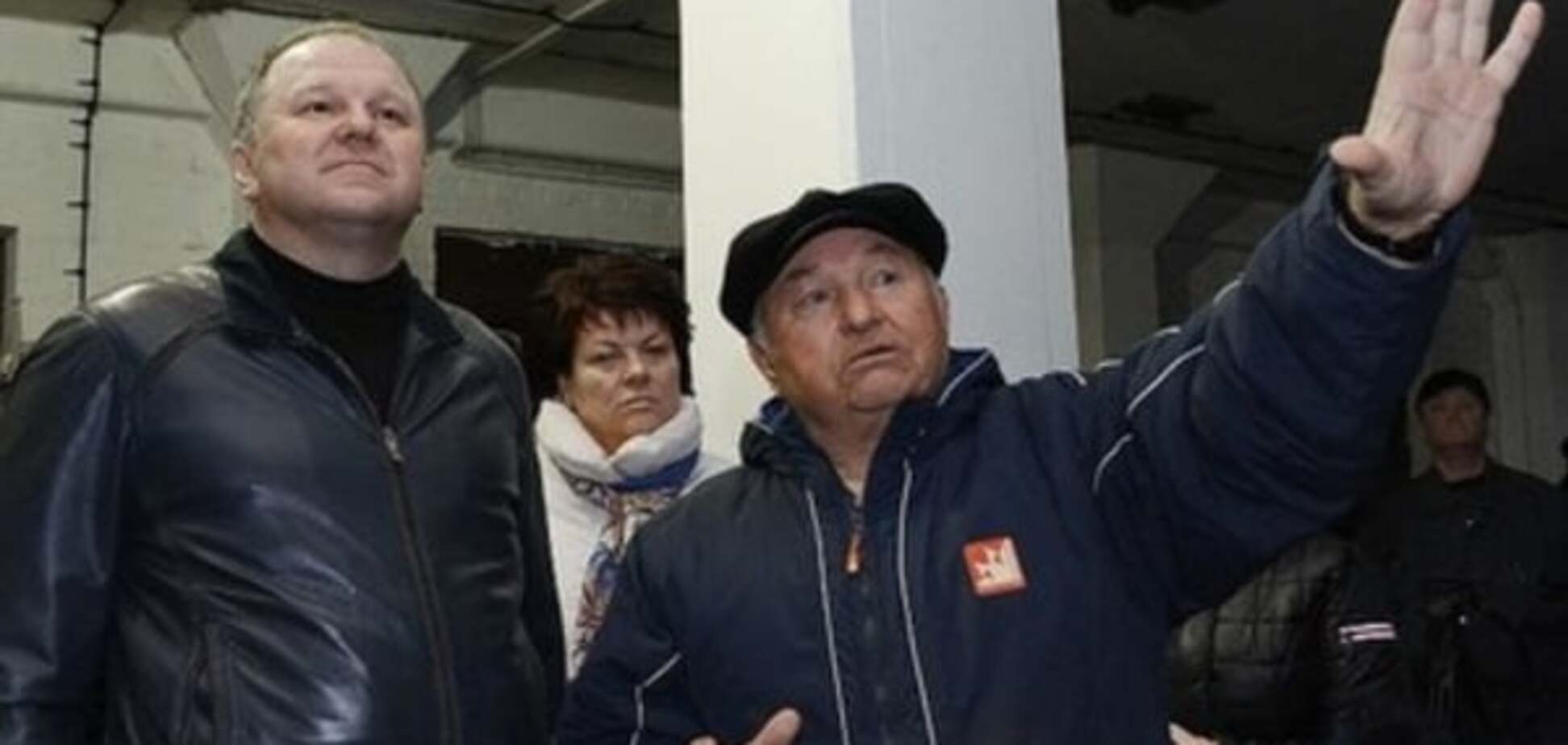 Вместо 'санкционки' Лужков решил кормить россиян своим пармезаном 'Елена'