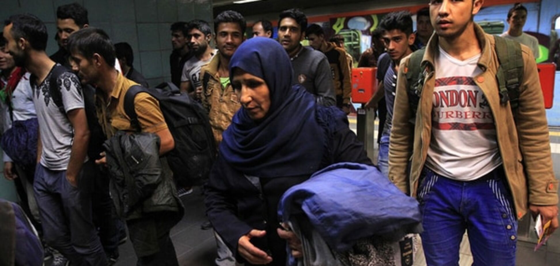 Дерутся, протестуют, недовольны: В Германии пожаловались на неблагодарность беженцев