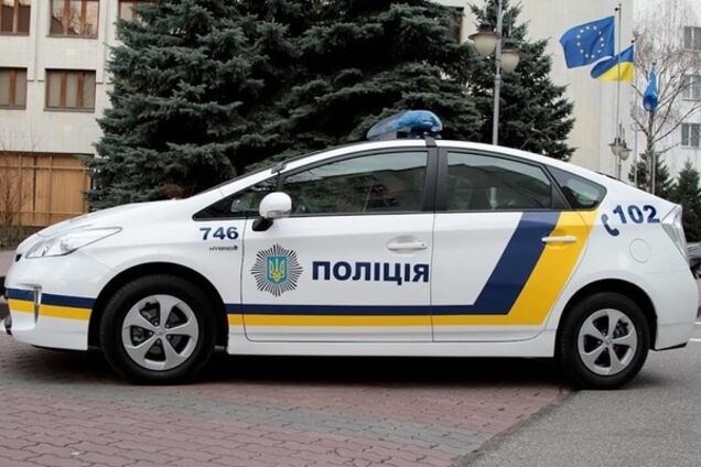 В Харькове девушка провезла на капоте мужчину, убегая от полиции: курьезное видео