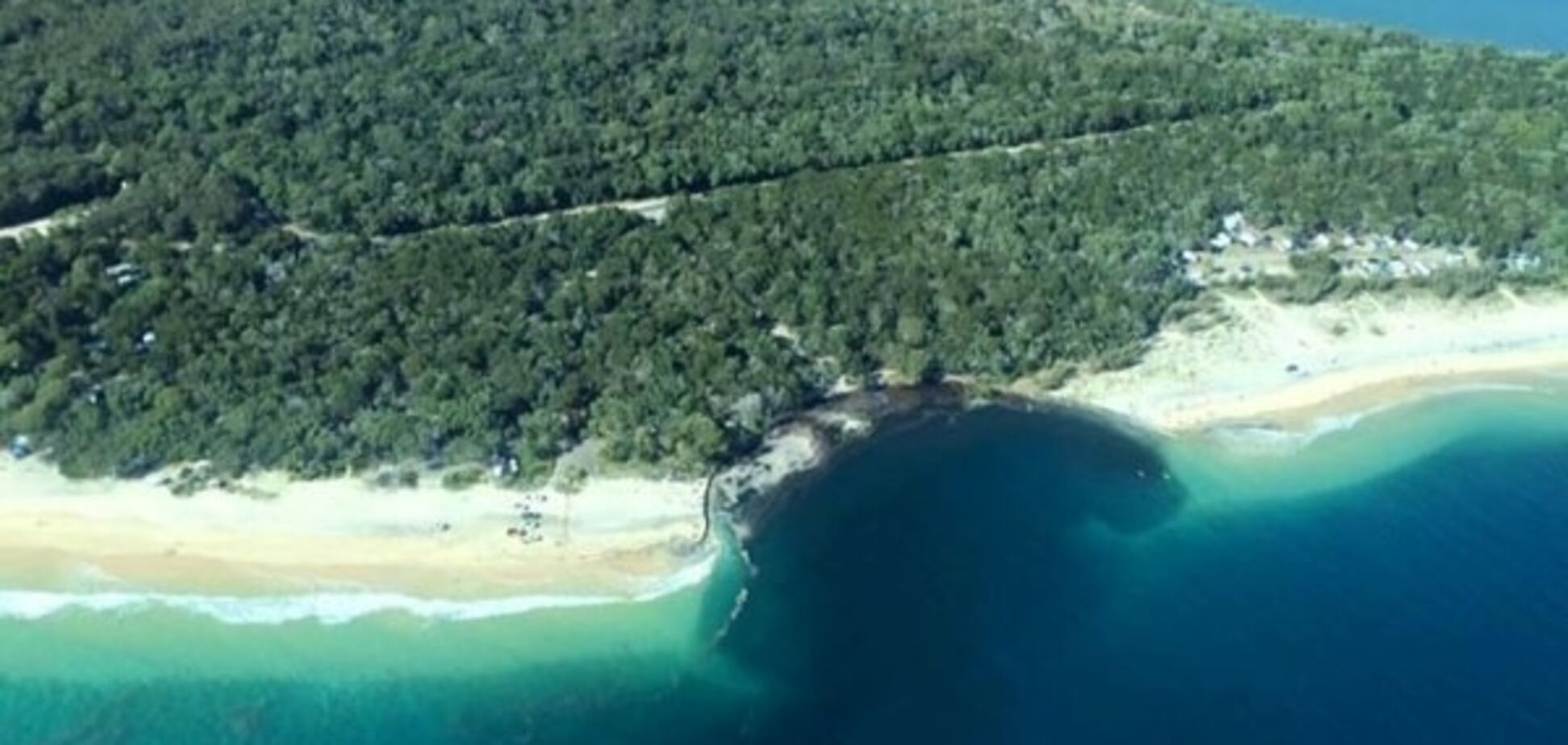 В Австралии пляж вместе с кемпингом провалился под землю: поразительные фото