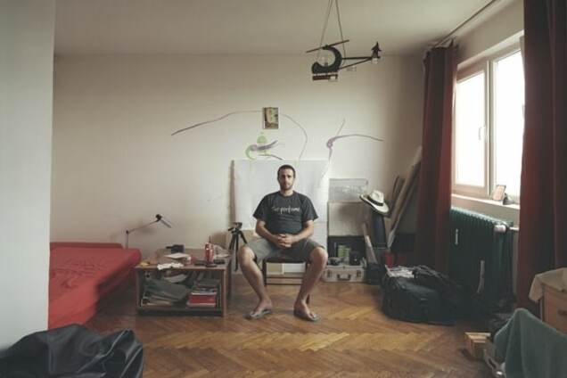 Фотограф показал, как отличается жизнь людей в одинаковых квартирах