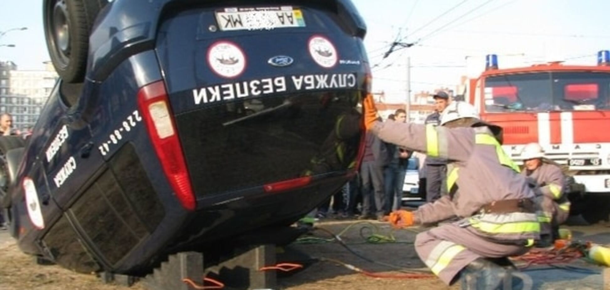 У Києві перекинувся автомобіль із охоронцями: фото з місця ДТП