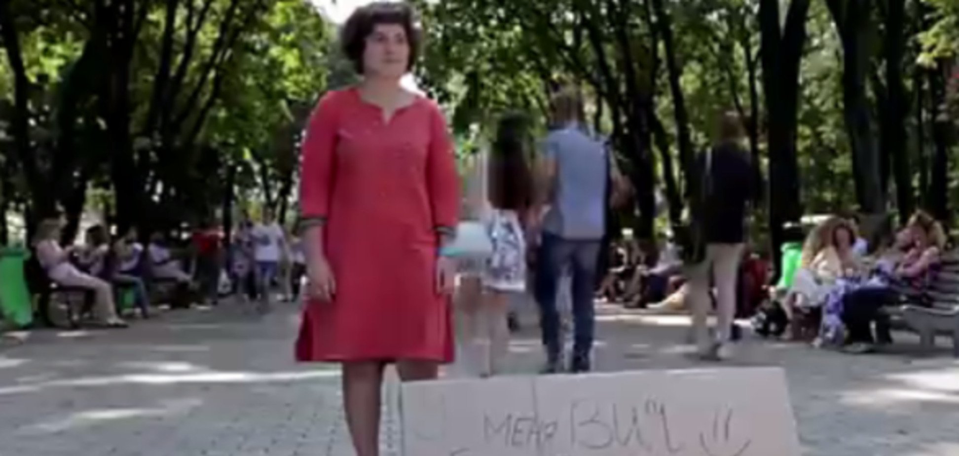 Киевлян трогательным экспериментом заставили обниматься: видеофакт