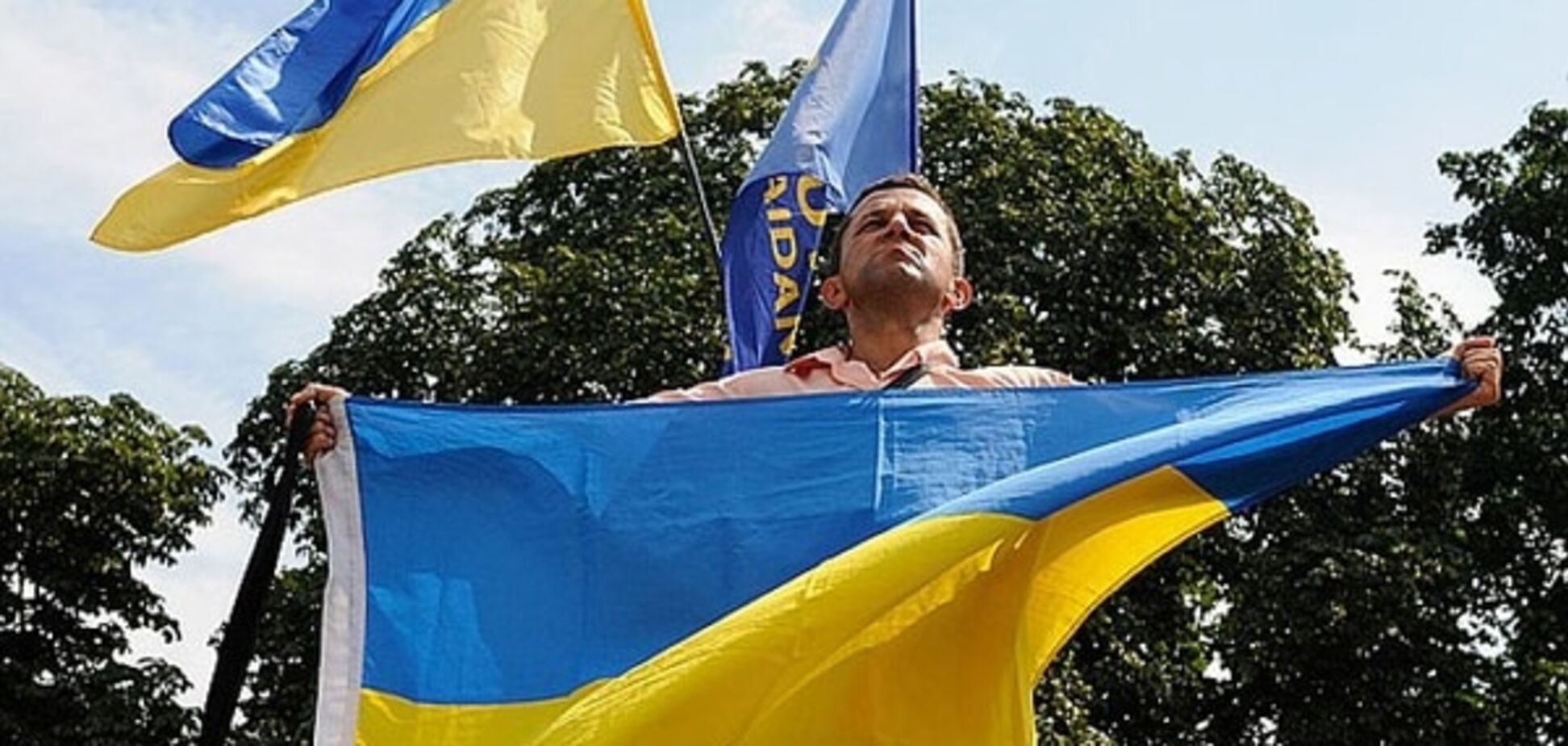 Украинский флаг запретят использовать в рекламе