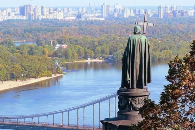 Аналитики рассказали, за какую валюту выгоднее покупать жилье в Киеве