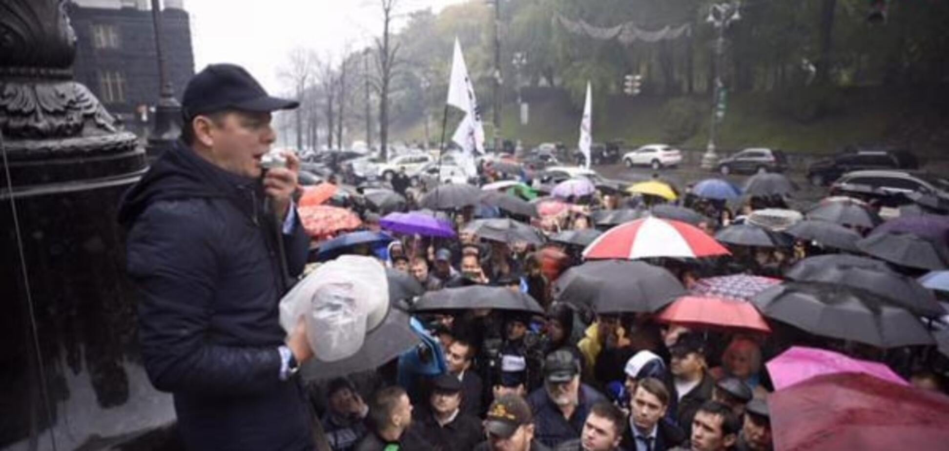 Радикалы начали бессрочную акцию протеста под зданием Кабмина: видеофакт