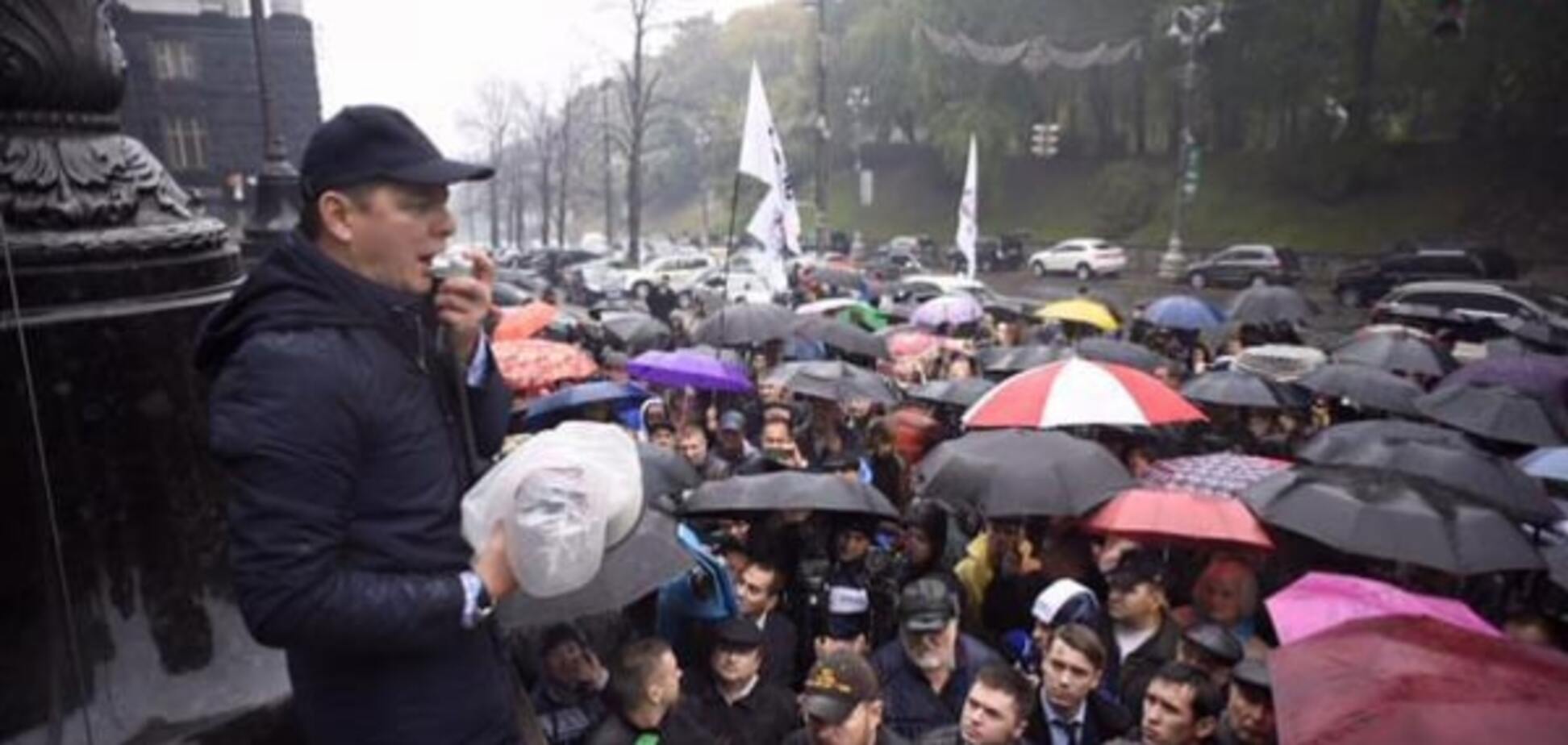 Радикалы начали бессрочную акцию протеста под зданием Кабмина: видеофакт