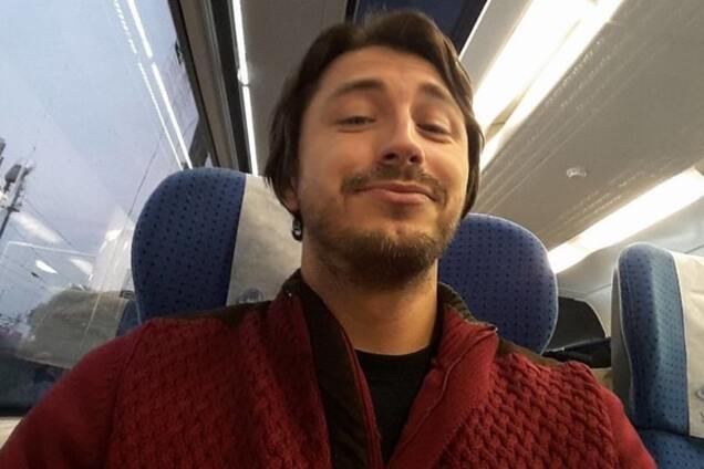 Притула завдає удар: актор потролив ціни на їжу в поїздах Інтерсіті