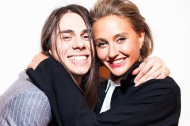 Ева Бушмина вышла на подиум UFW в белье и колготках