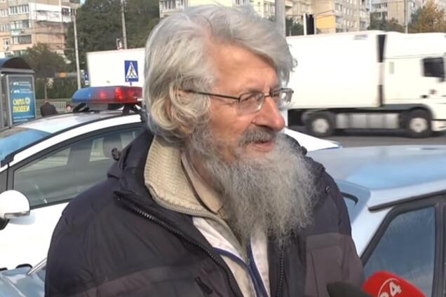 81-летний российский писатель живет во Львове на парковке