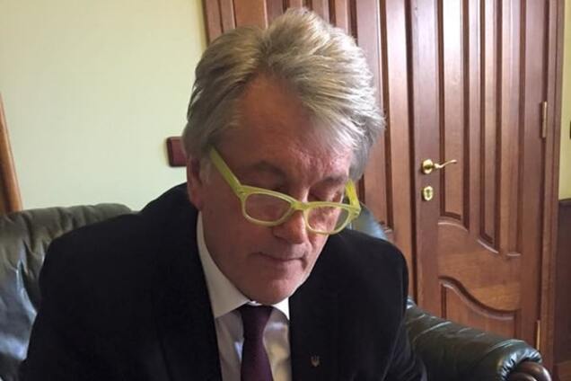 Модный Ющенко появился в желтых хипстерских очках