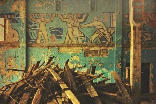 Привет из СССР: в сети появились фото заброшенного Киевского речного вокзала