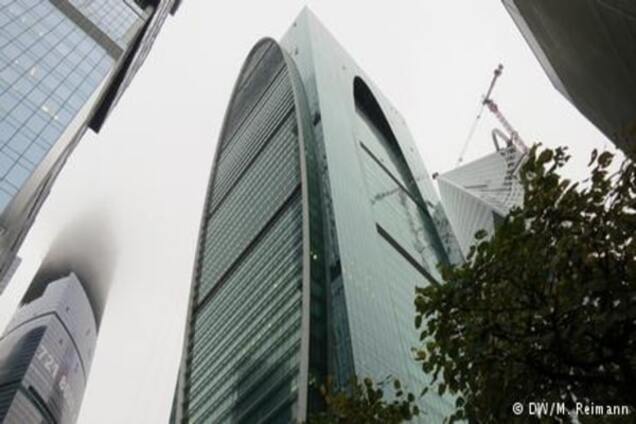 Московские небоскребы еще не коснулись 'дна'