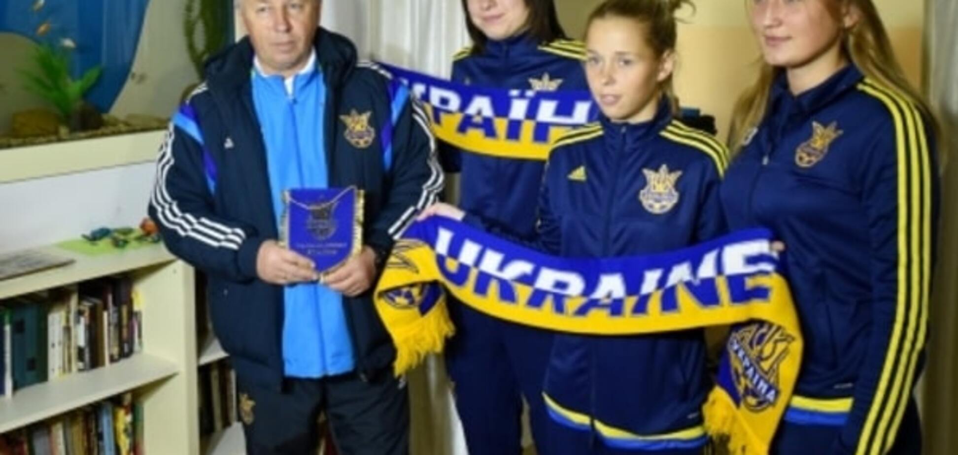 Самые красивые футболистки Украины посетили раненых воинов АТО 