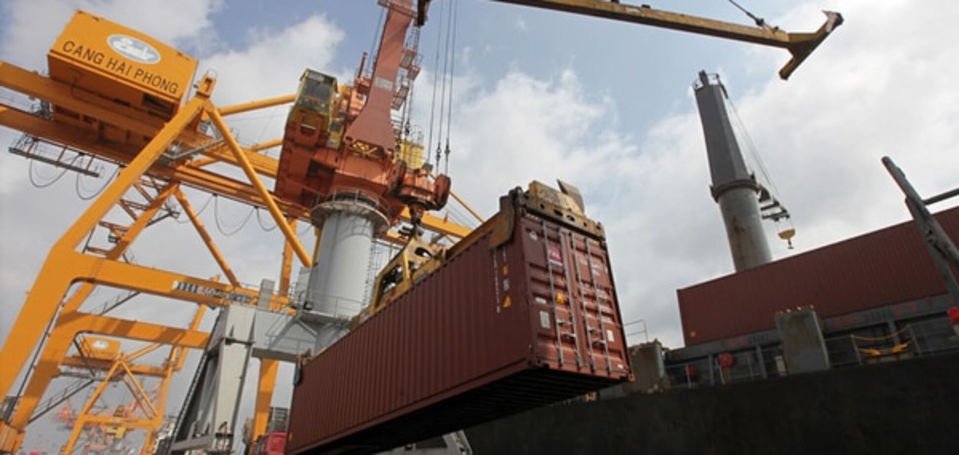 'Скажений' трафік: Росія за декілька тижнів відправила до Сирії більше 100 кораблів із 'вантажами'