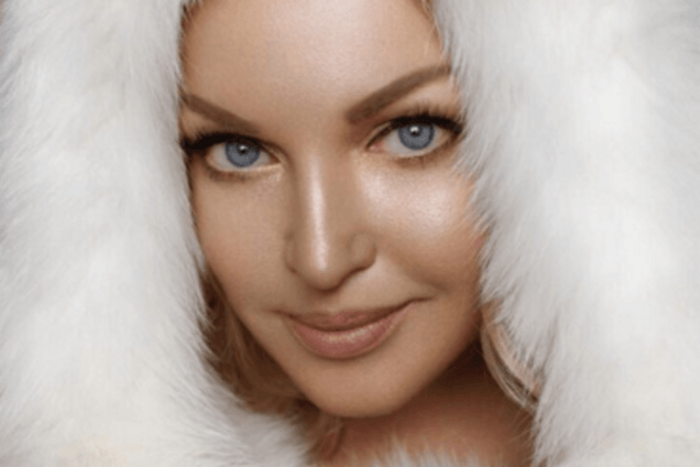 Волочкова в мехах похвасталась пышным букетом цветов от тайного поклонника