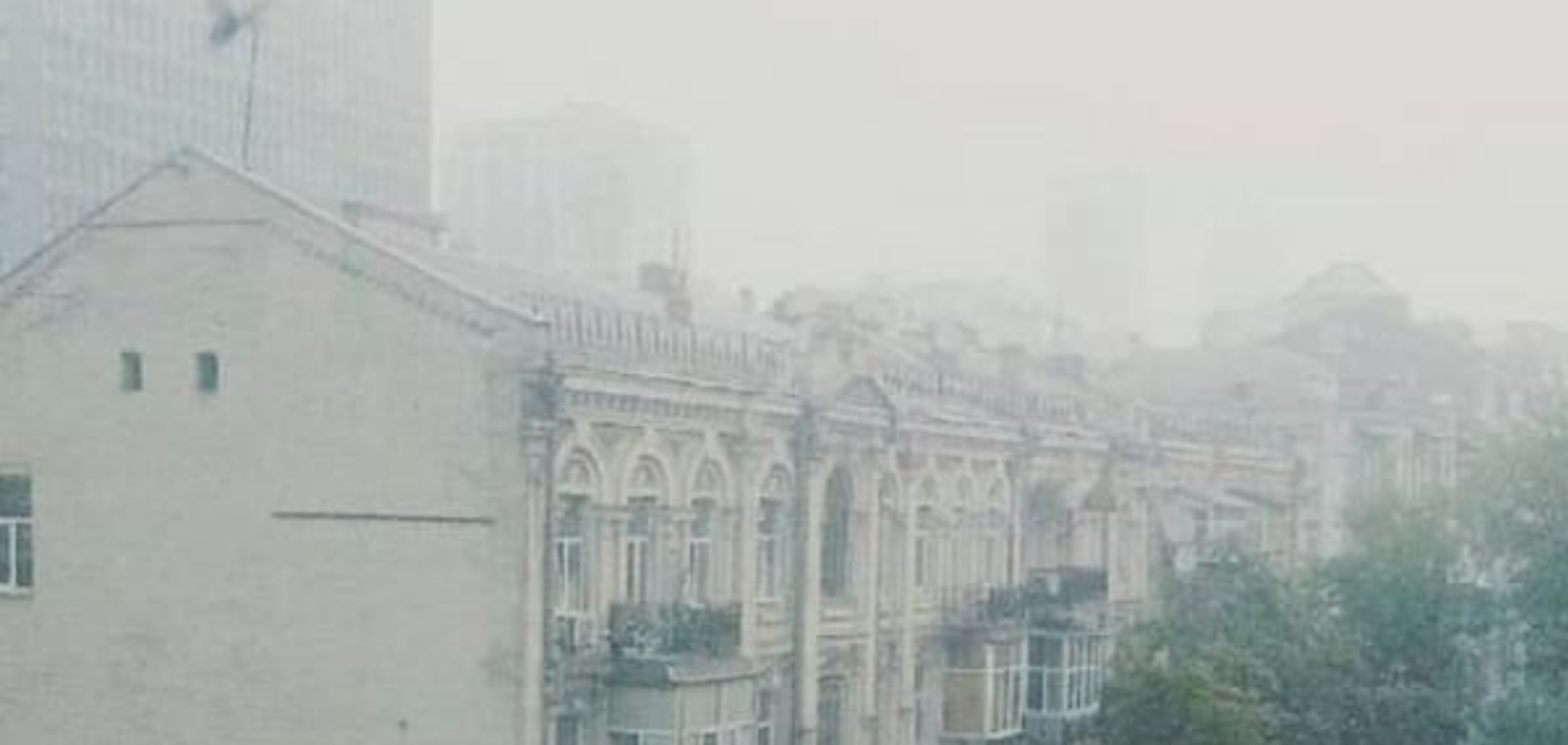 Под Киевом не гаснут торфяники: столицу опять окутает дымом