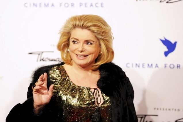 У легендарной французской кинозвезды Катрин Денев случился инсульт