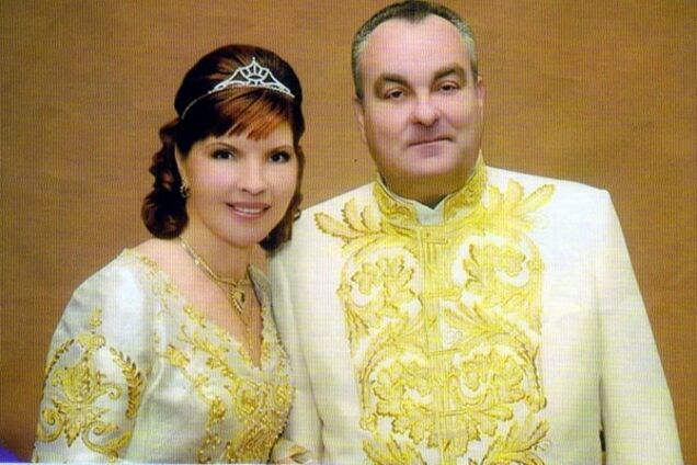 На Київщині сім’я Засухи тепер агітує за Президента і 'викорінює корупцію'