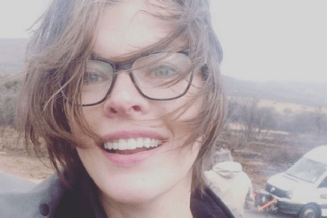 Милла Йовович показала миру своих подросших дочек