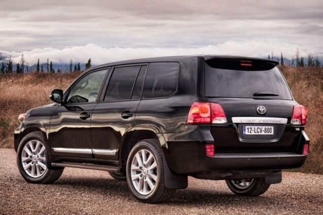 Авто класса люкс: СМИ выяснили, на чем ездят украинские тюремщики