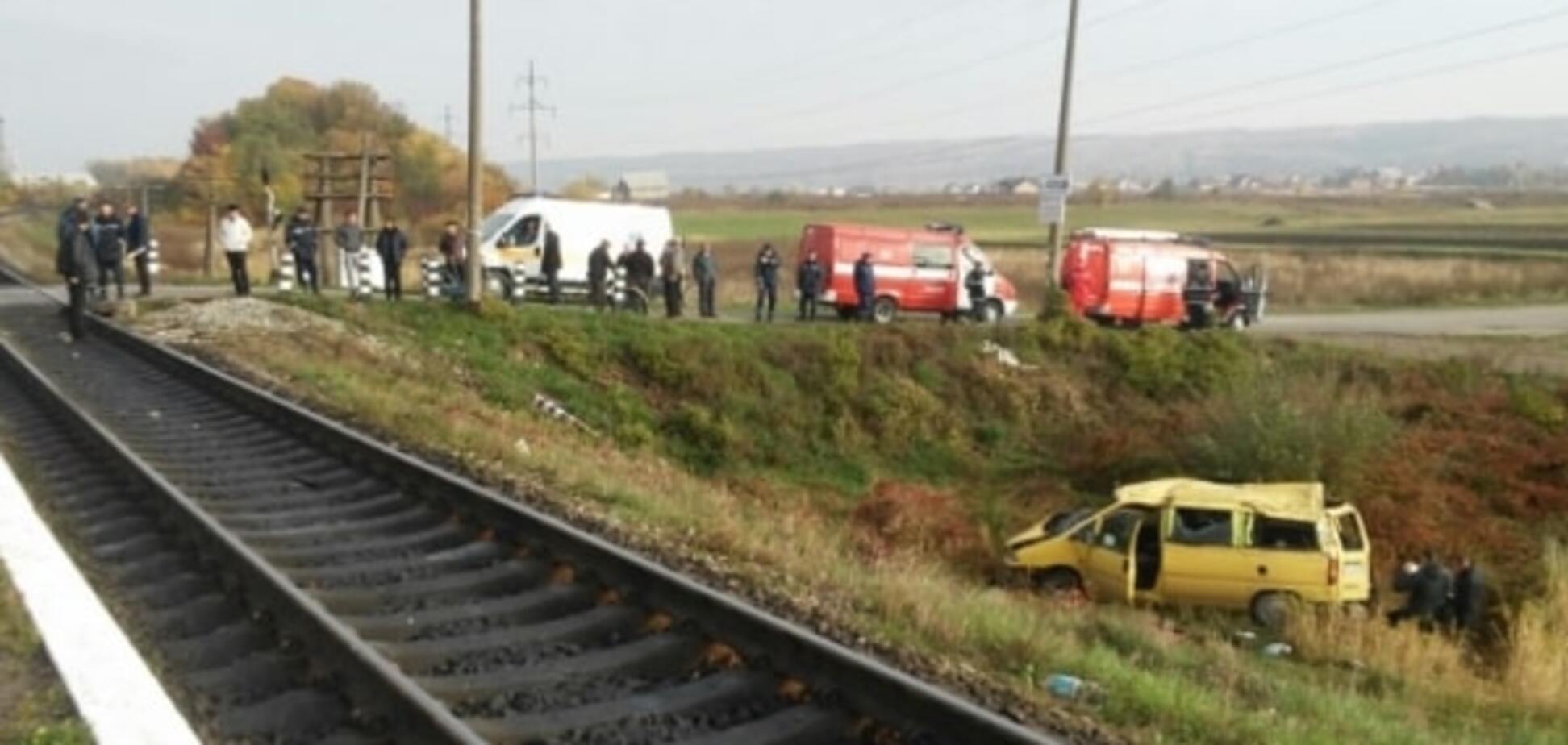 В Івано-Франківській області потяг наїхав на легковик