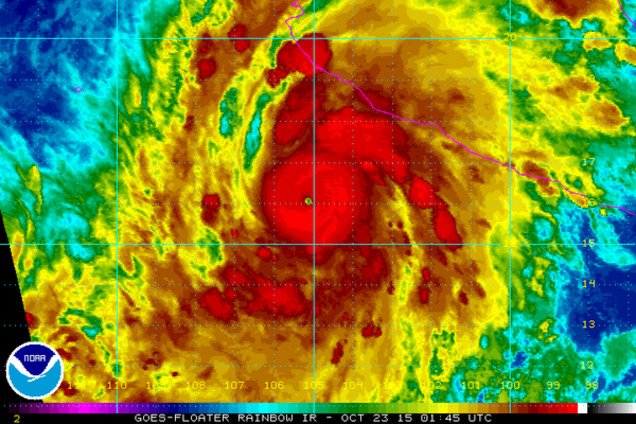 Метеорологи: катастрофічної сили ураган наближається до берегів Мексики