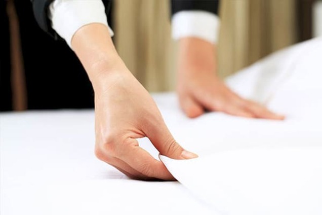 Микробы и бактерии: эксперты назвали самые грязные места в отелях