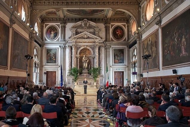 Венецианская комиссия одобрила постоянный 'особый статус' Донбасса