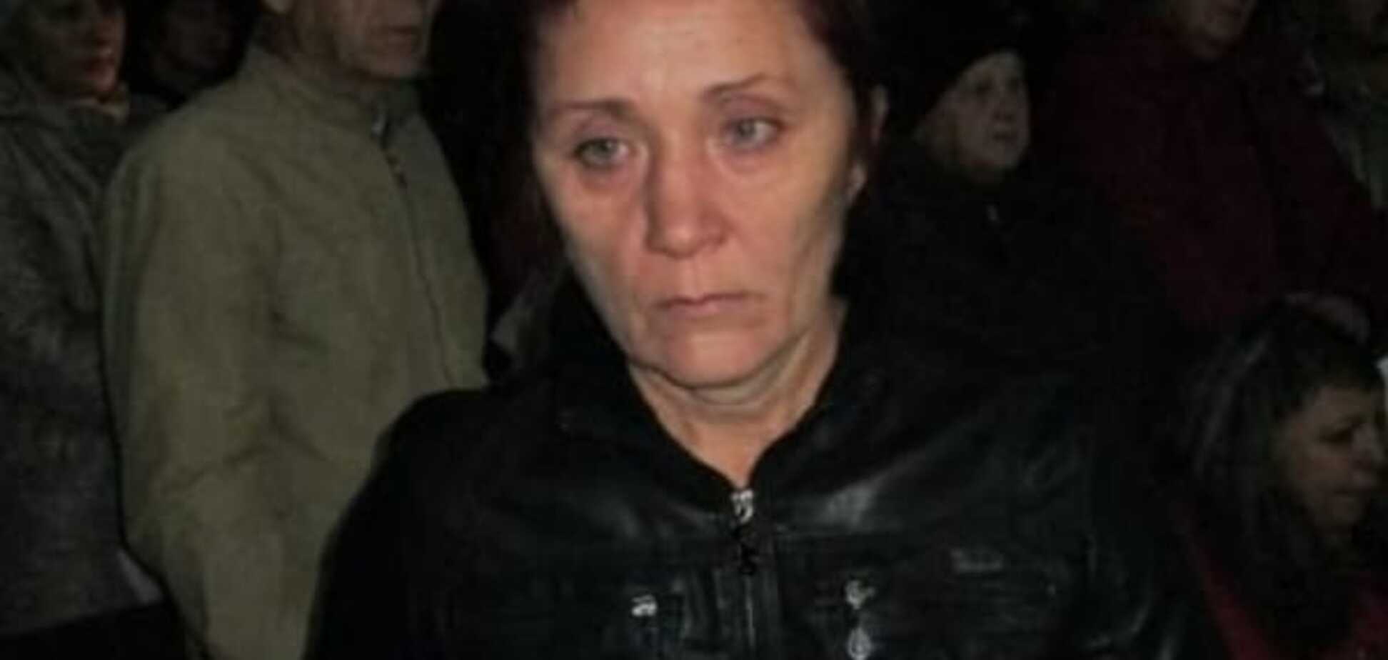 Мать алтайского 'героя Новороссии' убили под мемориальной доской сына из-за 'гробовых' денег