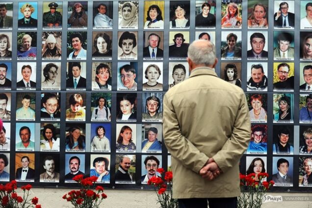 Черный 'юбилей': в России задали три вопроса по 'Норд-Осту'