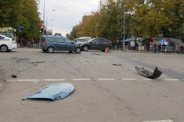 Осколки разметало по всему перекрестку: подробности ДТП в Ивано-Франковске