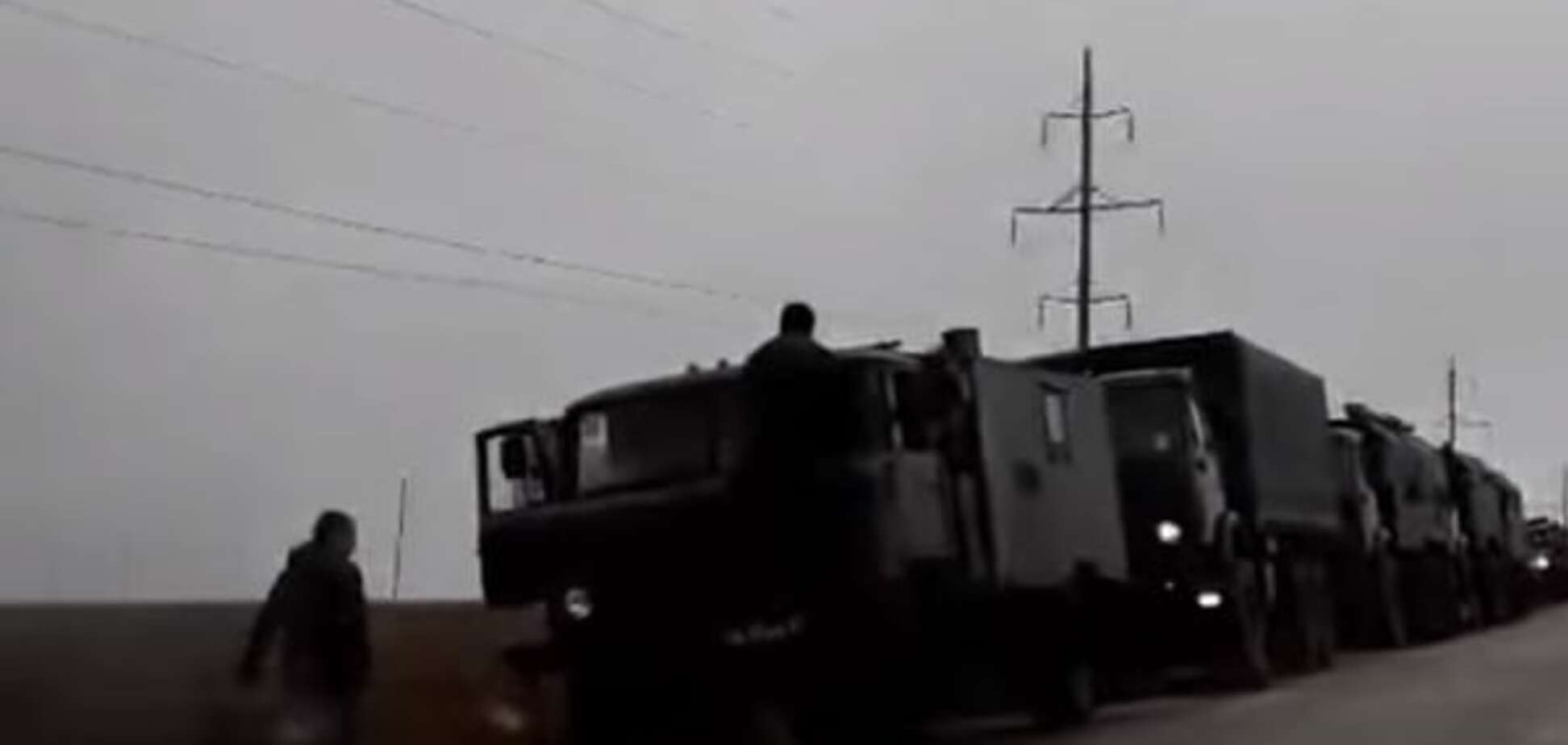 В окупованому Криму зняли колону військової техніки країни-агресора: відеофакт
