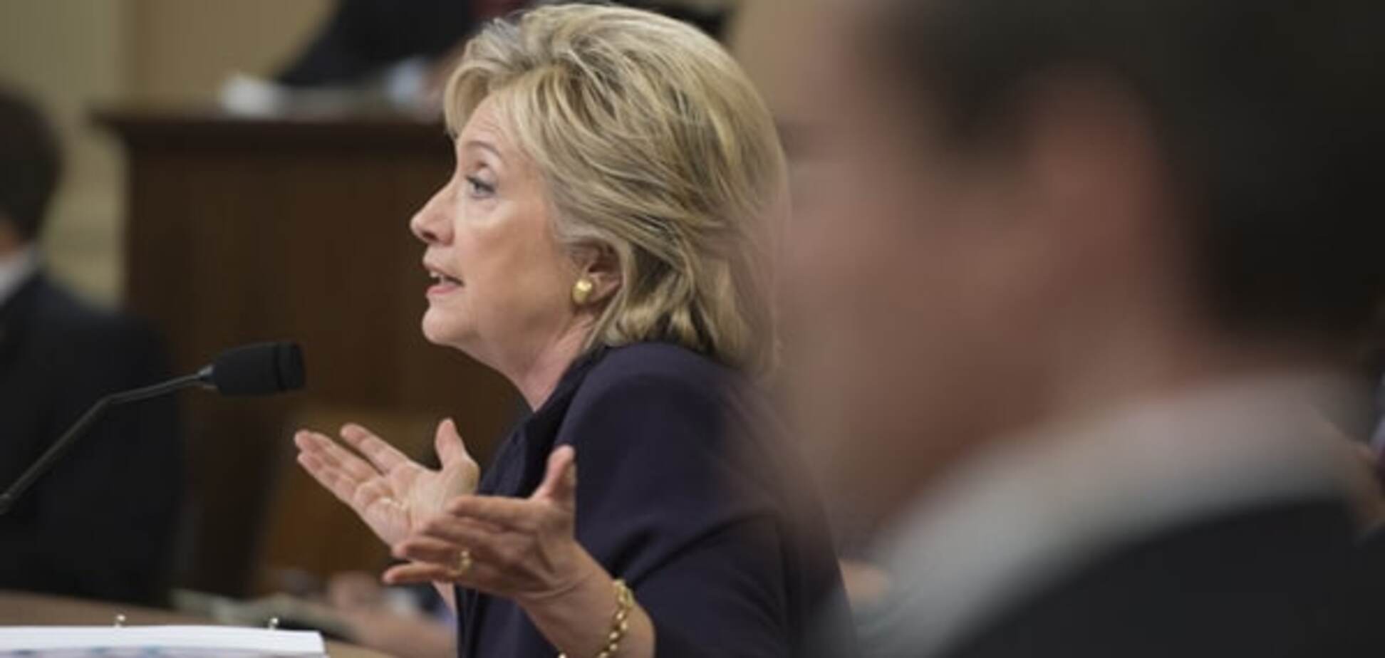 Хілларі Клінтон після 11-годинного допиту взяла на себе відповідальність за теракт у Бенгазі