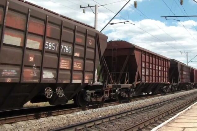 В Киеве мужчина чудом выжил после столкновения с поездом